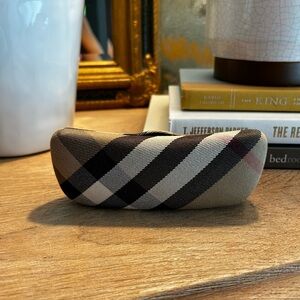 Burberry Classic Nova Check Plaid Hard Clamshell Glasses Case. Authentic! EUC